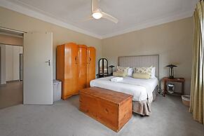 Cozy 2-bed Apartment Below Table Mountain