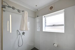 Cozy 2-bed Apartment Below Table Mountain