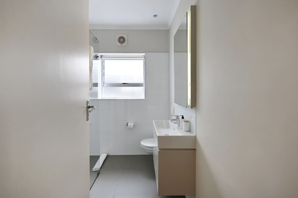 Cozy 2-bed Apartment Below Table Mountain