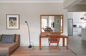 Cozy 2-bed Apartment Below Table Mountain