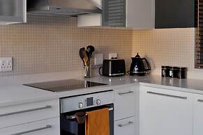 Top-floor 2 Bed Unmatched Table Mountain Views