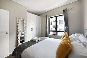 Modern 3-bed Apt Designer Touch Mountain Views