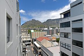 Modern 3-bed Apt Designer Touch Mountain Views