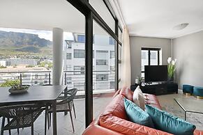 Modern 3-bed Apt Designer Touch Mountain Views