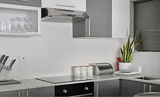 Modern 3-bed Apt Designer Touch Mountain Views