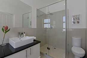 Modern 2-bed Green Point Haven Stylish Central