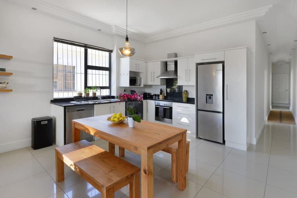 Modern 2-bed Green Point Haven Stylish Central