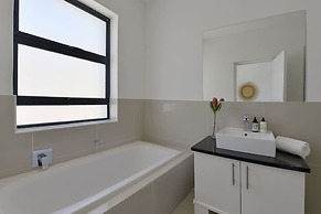 Modern 2-bed Green Point Haven Stylish Central