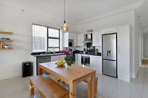 Modern 2-bed Green Point Haven Stylish Central