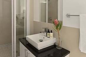 Modern 2-bed Green Point Haven Stylish Central