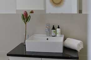 Modern 2-bed Green Point Haven Stylish Central