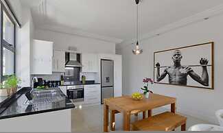 Modern 2-bed Green Point Haven Stylish Central
