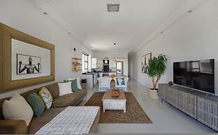 Modern 2-bed Green Point Haven Stylish Central