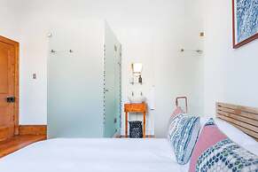 Spacious 3-bed Sunlit Comfort Power Backup