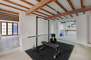 Spacious 3-bed Sunlit Comfort Power Backup