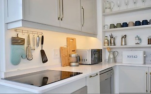 Spacious 3 Bedroom Home Green Point
