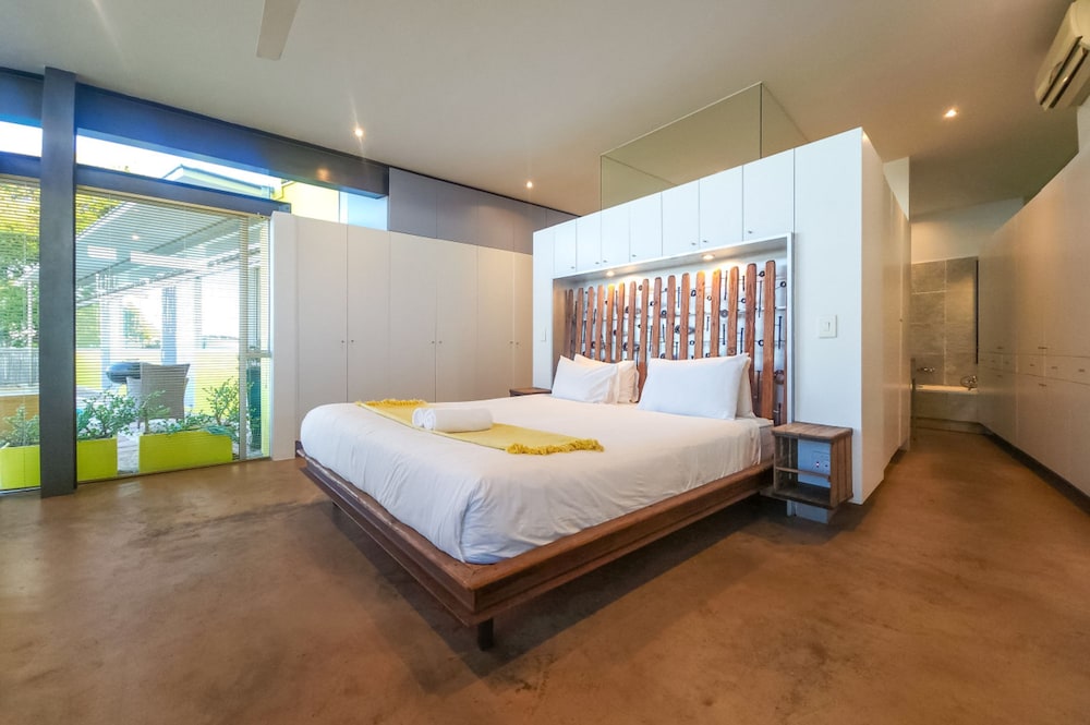 Ocean Views Open Plan Pool 3 Bed