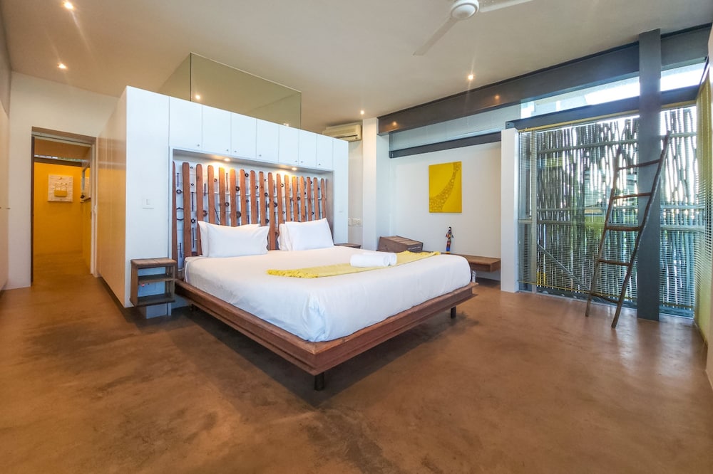 Ocean Views Open Plan Pool 3 Bed