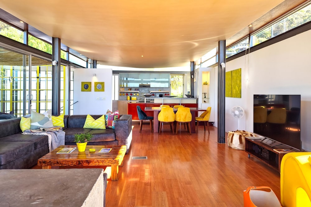 Ocean Views Open Plan Pool 3 Bed