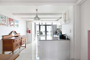 Two Bed Table Mountain Views Central