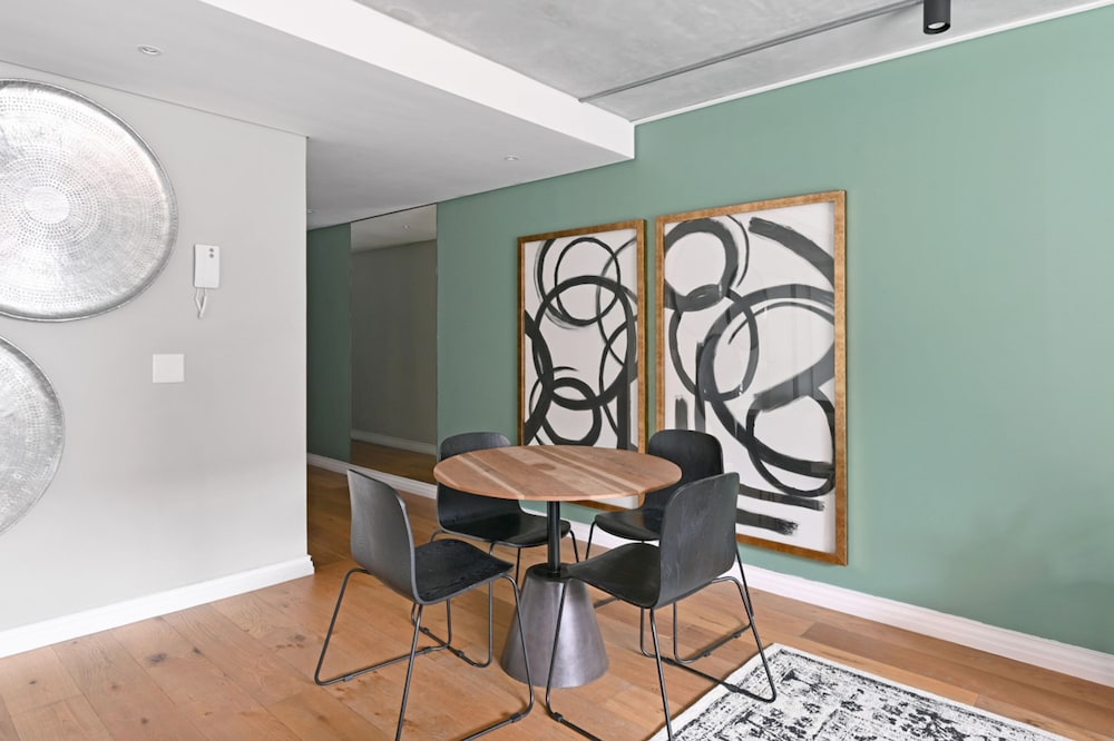 Two Bedroom Green Point Rooftop Pool BBQ