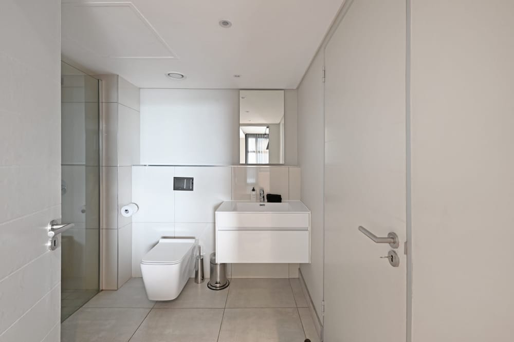 Two Bedroom Green Point Rooftop Pool BBQ
