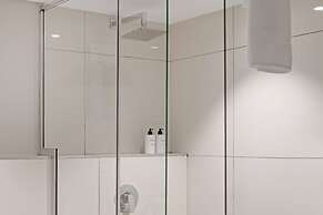 Two Bedroom Green Point Rooftop Pool BBQ