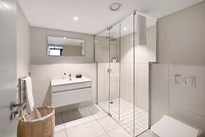 Two Bedroom Green Point Rooftop Pool BBQ