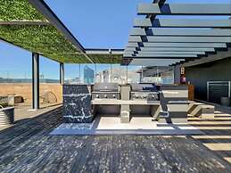 Two Bedroom Green Point Rooftop Pool BBQ