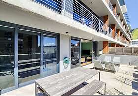 Two Bedroom Green Point Rooftop Pool BBQ