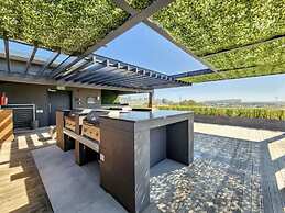 Two Bedroom Green Point Rooftop Pool BBQ