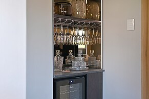 Elegant One Bed Sea Point Mountain Views