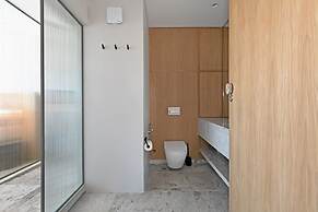Elegant One Bed Sea Point Mountain Views