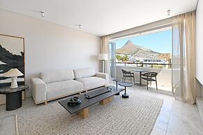 Elegant One Bed Sea Point Mountain Views