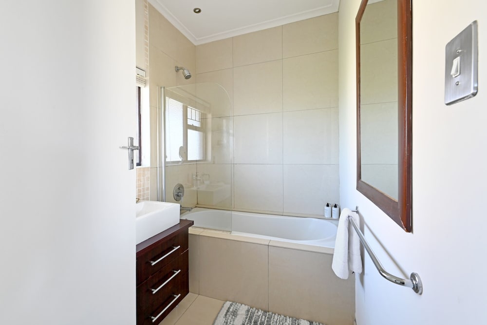 Charming One Bed Central Green Point Stadium