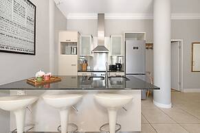 Charming Sea Point 1 Bed With Leafy Patio
