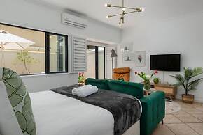 Stylish Sea Point Studio in Secure Complex Patio