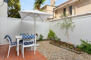 Stylish Sea Point Studio in Secure Complex Patio