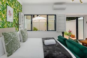 Stylish Sea Point Studio in Secure Complex Patio