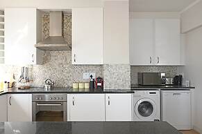 Spacious 3 Bed Apartment Sea Point Ocean Views