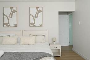 Spacious 3 Bed Apartment Sea Point Ocean Views