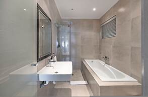 Spacious 3 Bed Apartment Sea Point Ocean Views