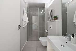 One Bedroom Green Point Spacious
