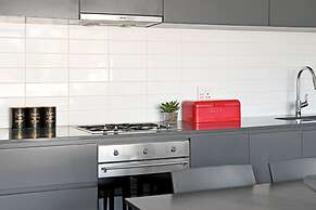 One Bedroom Green Point Spacious