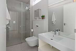 One Bedroom Green Point Spacious