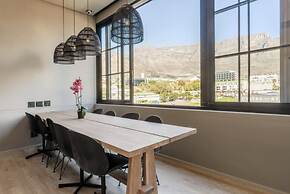 East City Modern Apt Co-working
