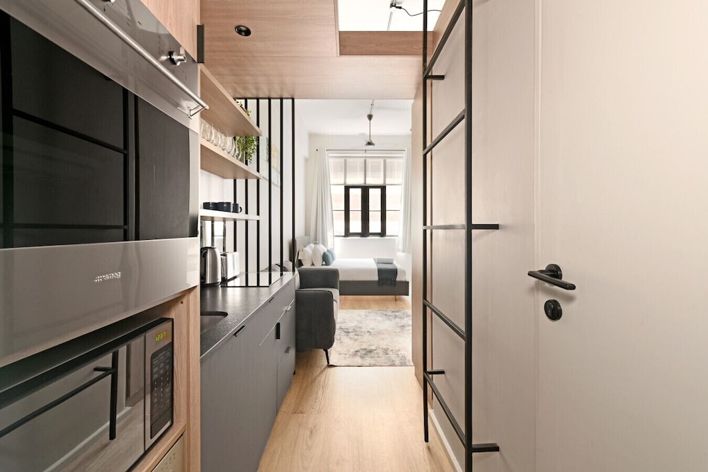 East City Modern Apt Co-working