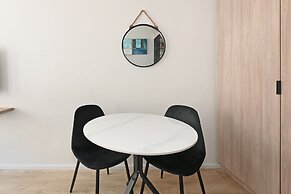 East City Modern Apt Co-working