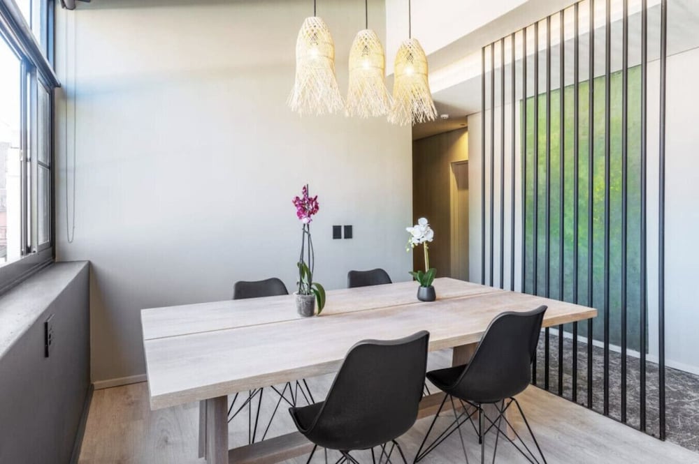 East City Modern Apt Co-working