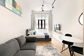 East City Modern Apt Co-working